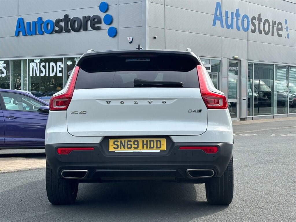 Volvo XC40 R-design White #5