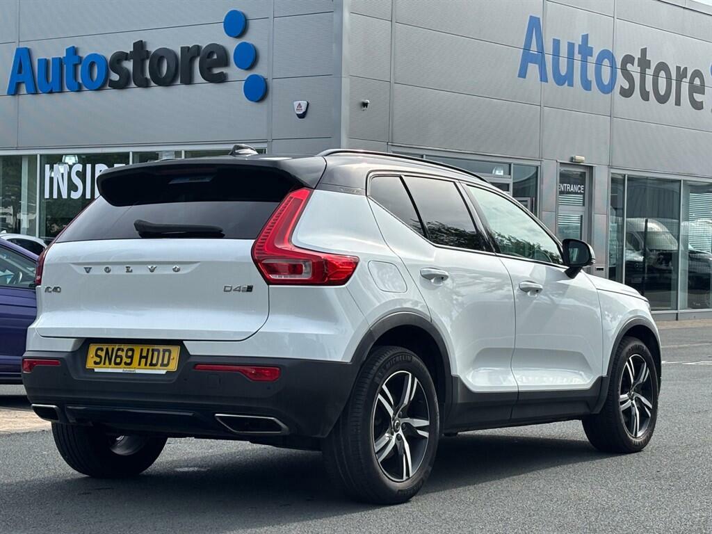 Volvo XC40 R-design White #6
