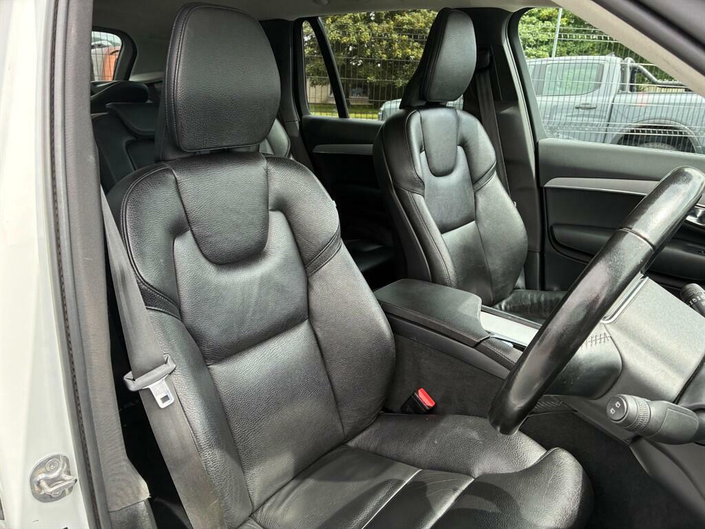 Volvo XC90 Momentum White #2