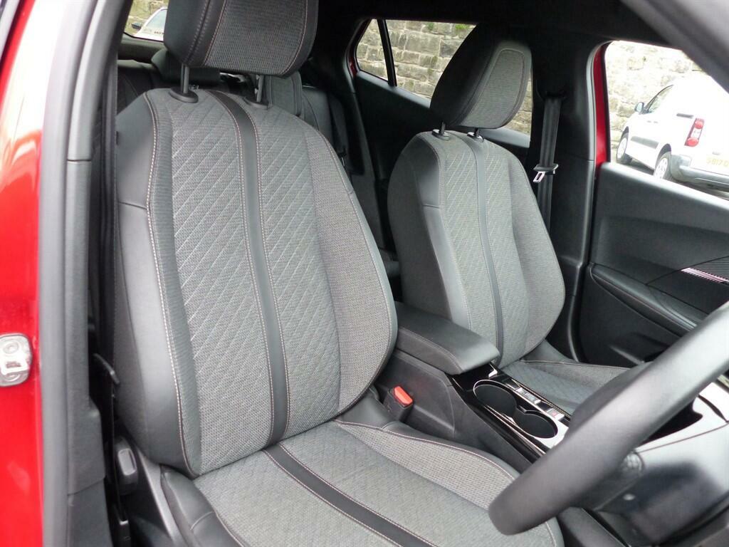 Peugeot 2008 Allure Red #5