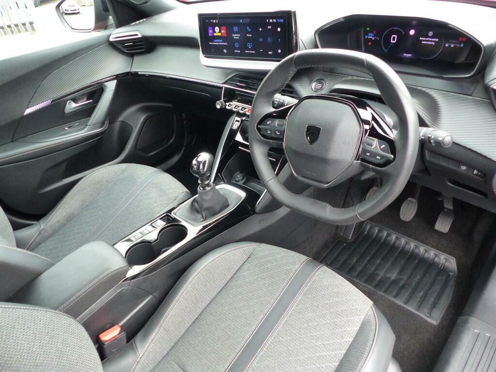 Peugeot 2008 Allure Red #4