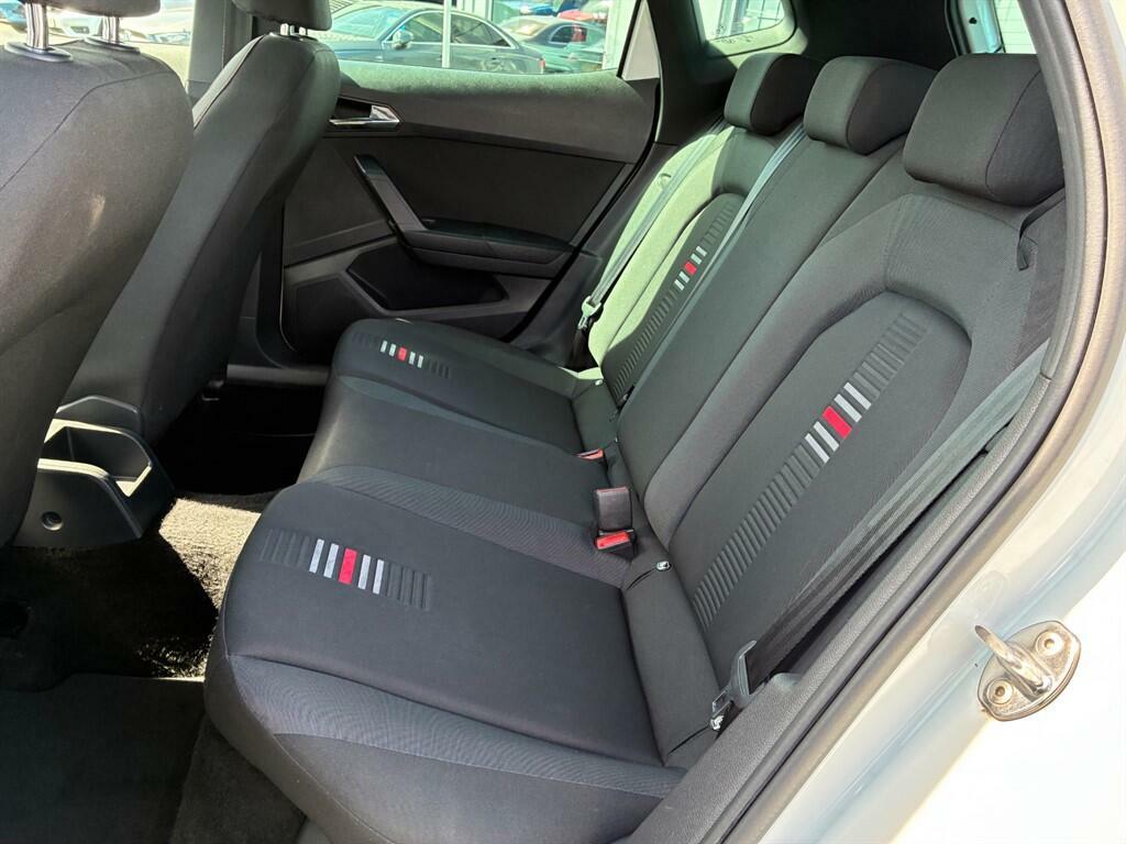 Seat Arona  White #18
