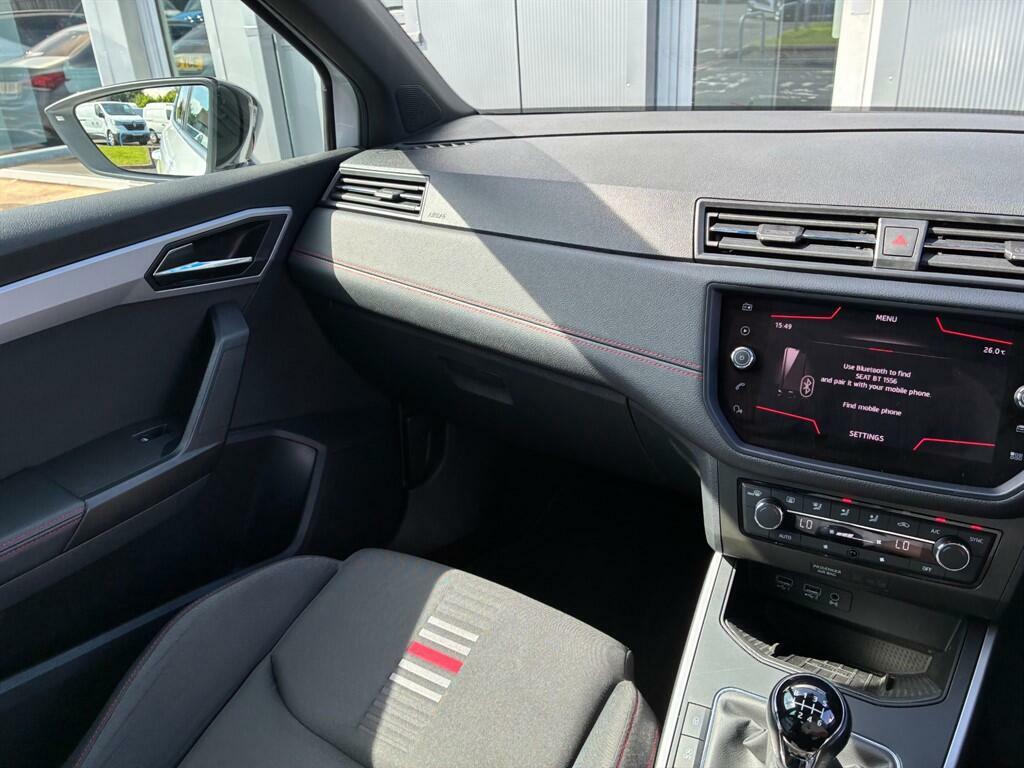 Seat Arona  White #35