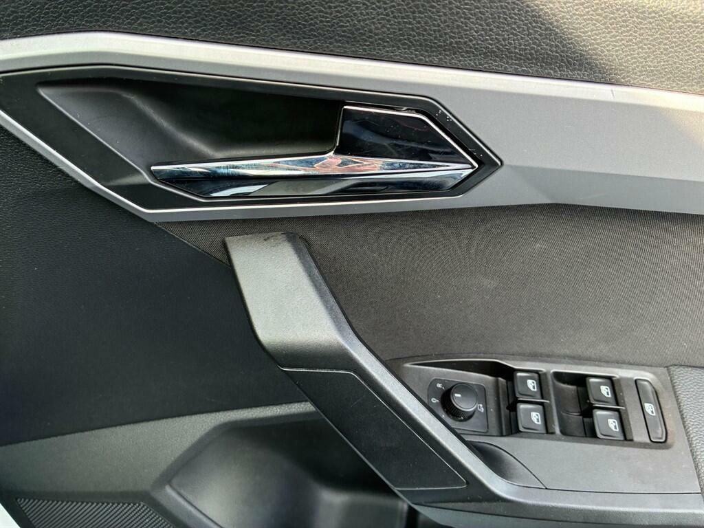 Seat Arona  White #23