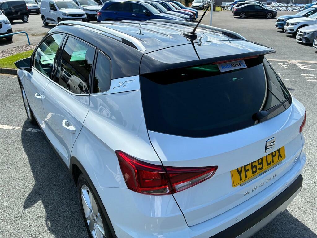Seat Arona  White #12