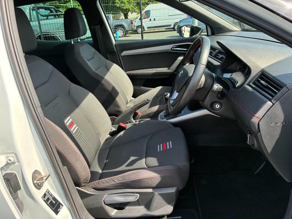 Seat Arona  White #22