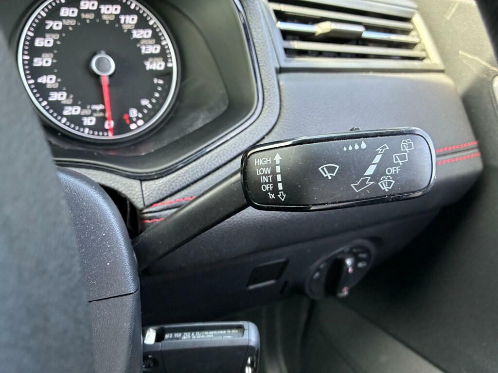 Seat Arona  White #28