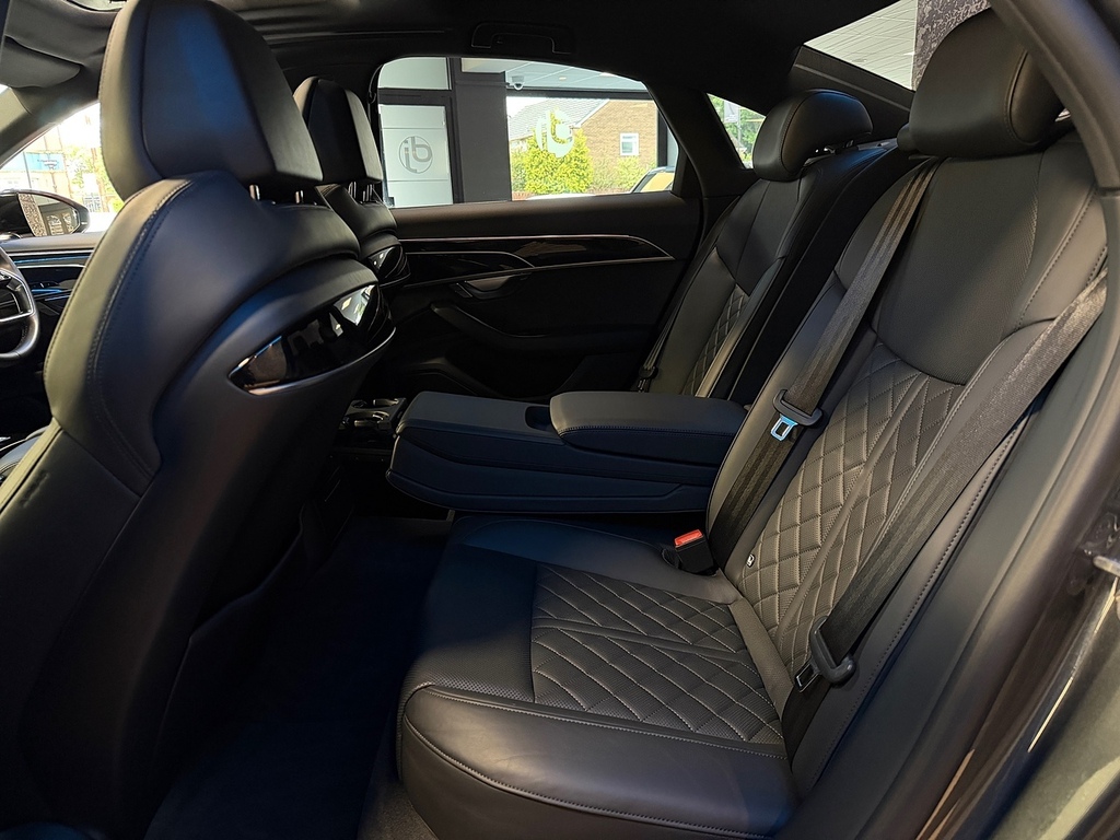 Audi A8 3L Black Edition Blue #33