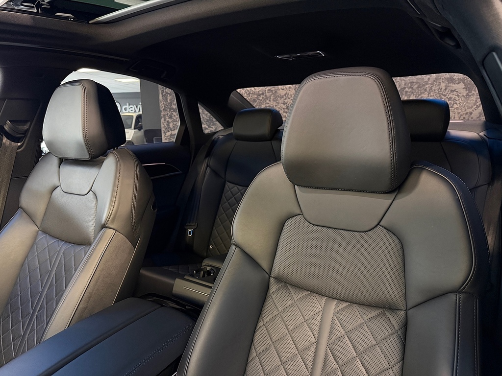 Audi A8 3L Black Edition Blue #30