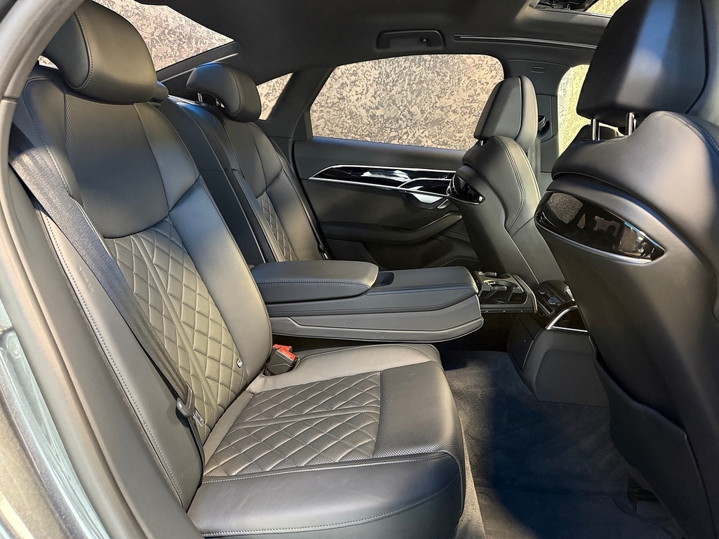 Audi A8 3L Black Edition Blue #37