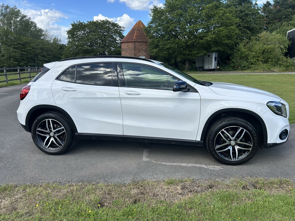 Mercedes-Benz GLA Class 1.6 Gla 180 Urban Edition FH19LPE White #4