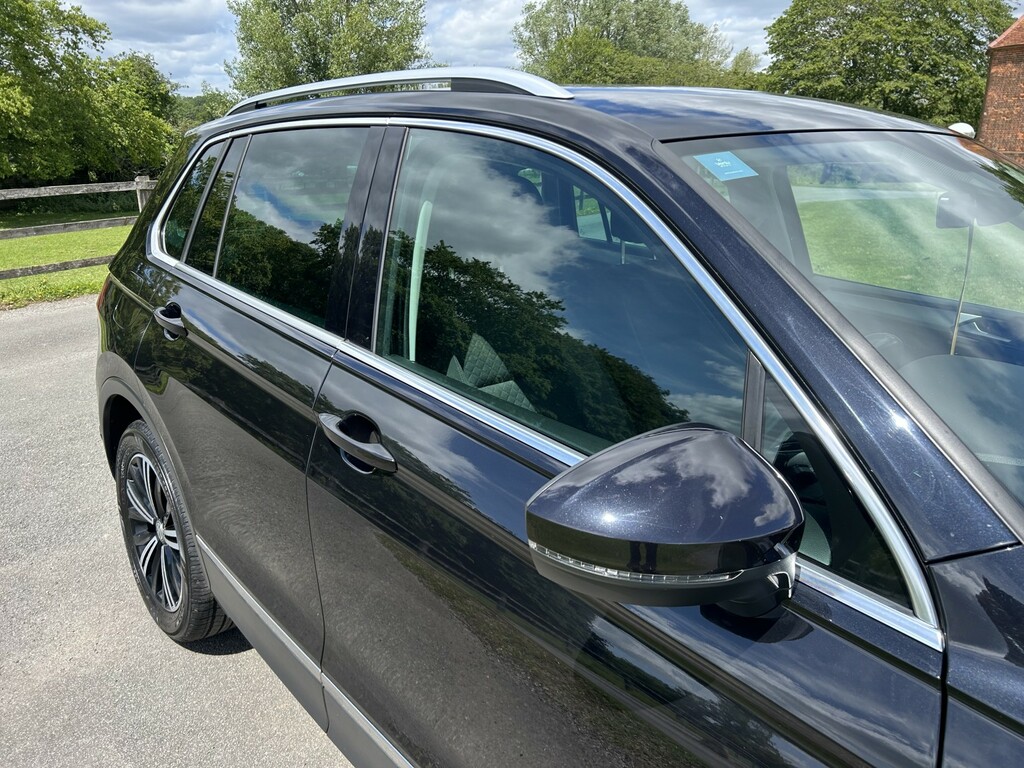 Volkswagen Tiguan 1.4 Tsi Se Navigation Suv Black #2