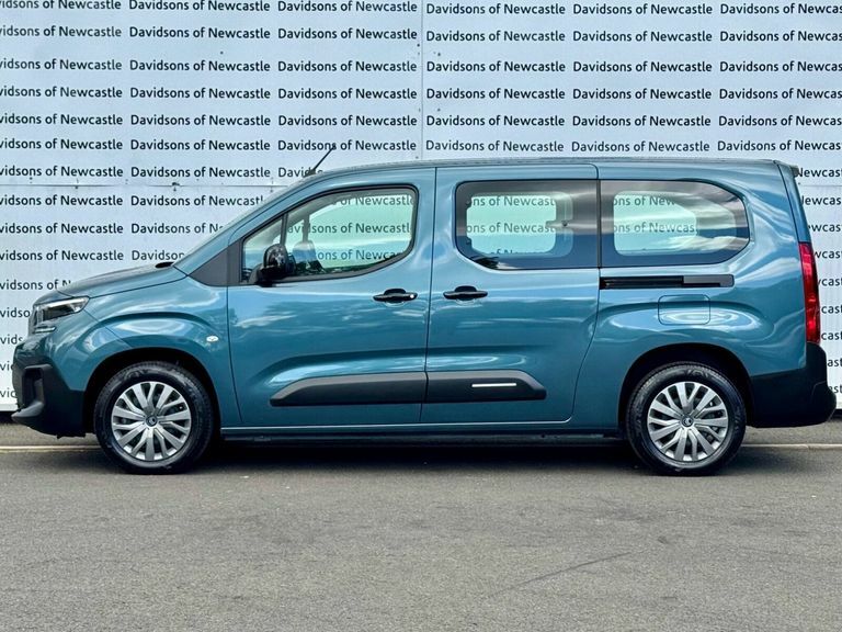 Citroen e-Berlingo 52Kwh Plus XL Mpv 7.4Kw Charger Blue #6