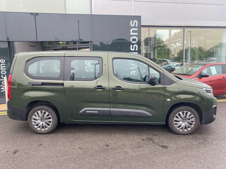 Citroen e-Berlingo 52Kwh Plus XL Mpv 7.4Kw Charger Green #2