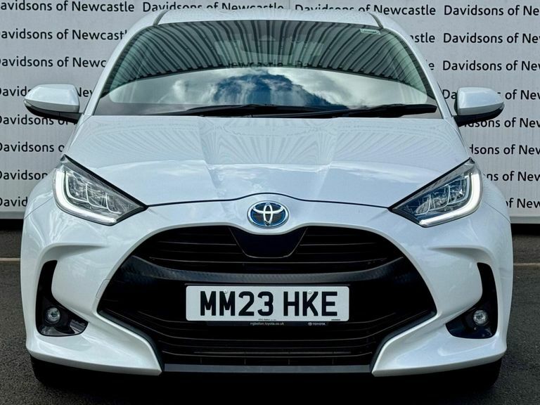 Toyota Yaris 1.5 Vvt-h Design Hatchback Hybrid E-cvt MM23HKE White #2