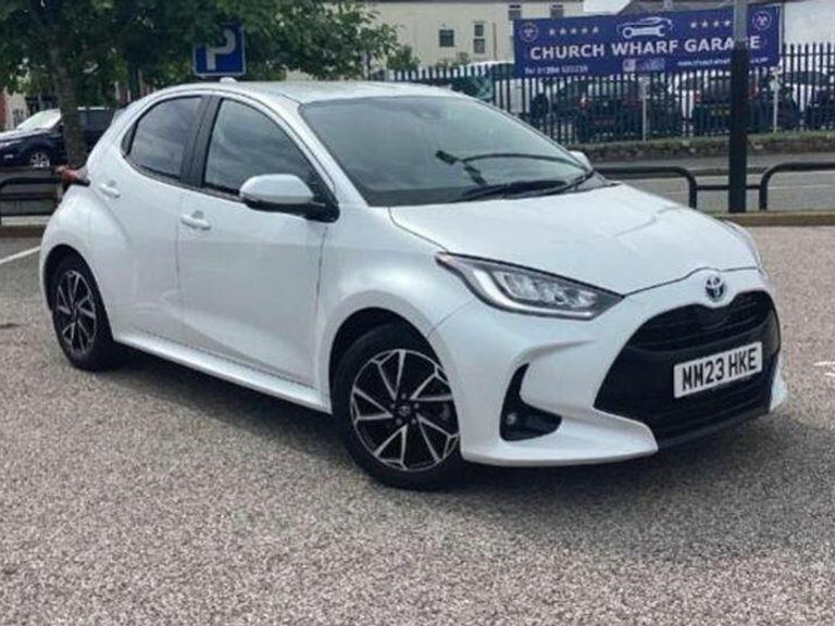 Toyota Yaris 1.5 Vvt-h Design Hatchback Hybrid E-cvt White