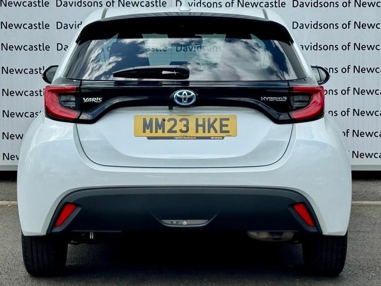Toyota Yaris 1.5 Vvt-h Design Hatchback Hybrid E-cvt MM23HKE White #6