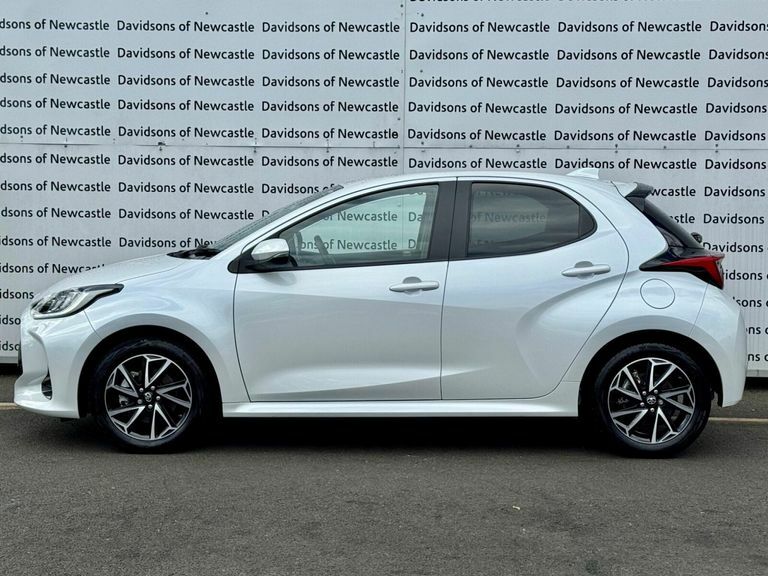 Toyota Yaris 1.5 Vvt-h Design Hatchback Hybrid E-cvt MM23HKE White #5