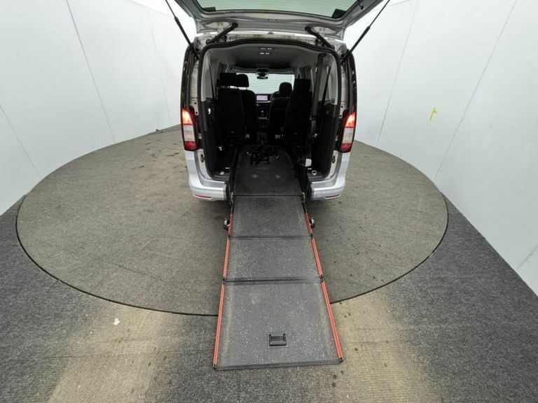 Ford Tourneo Connect 2.0 Ecoblue Titanium Mpv Euro 6 Silver #4