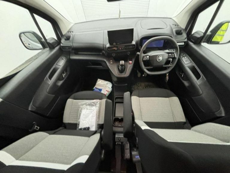Citroen Berlingo 1.5 Bluehdi Plus M Combi Van Double Cab Grey #4