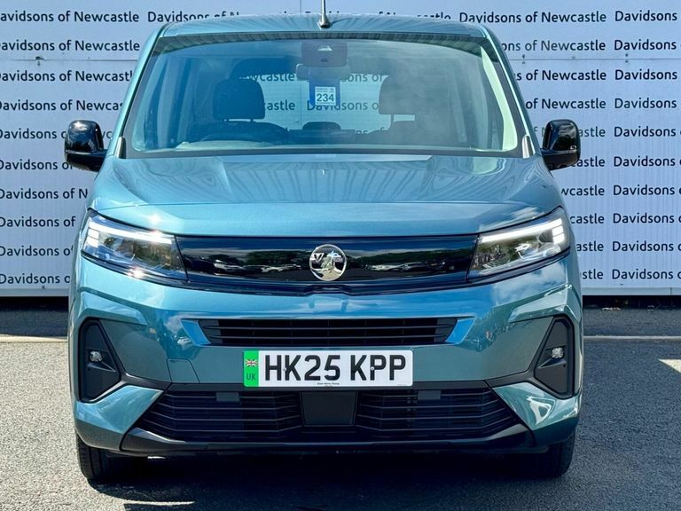 Vauxhall Combo-e Life 52Kwh Design XL Mpv 7.4Kw Charg Blue #2