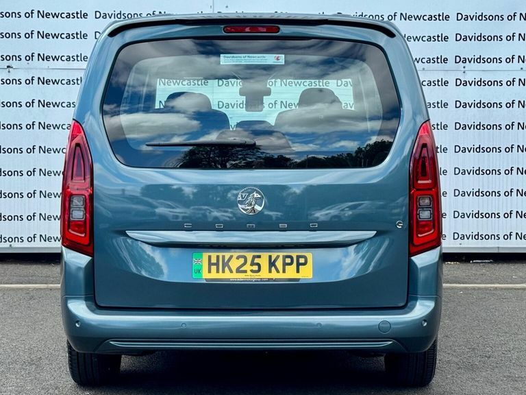Vauxhall Combo-e Life 52Kwh Design XL Mpv 7.4Kw Charg Blue #6