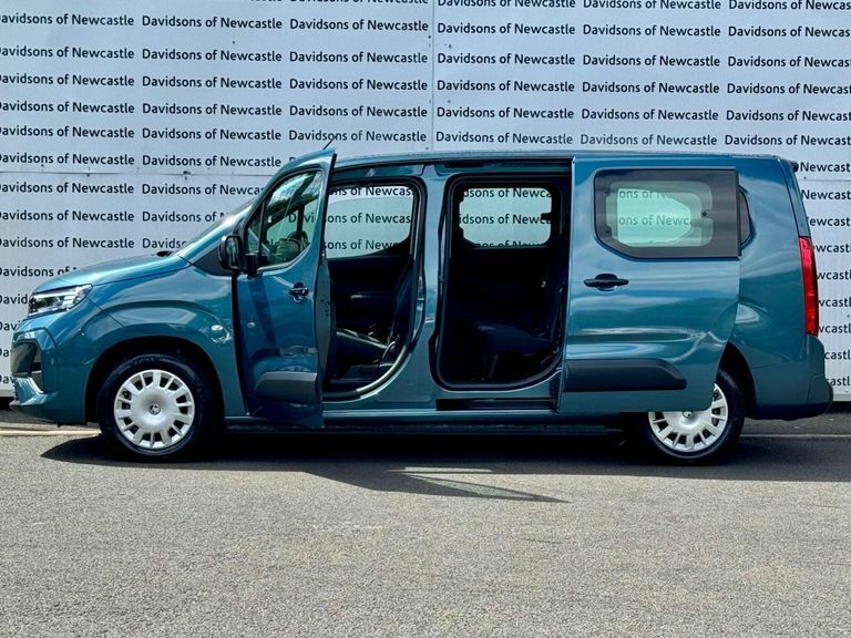 Vauxhall Combo-e Life 52Kwh Design XL Mpv 7.4Kw Charg Blue #5