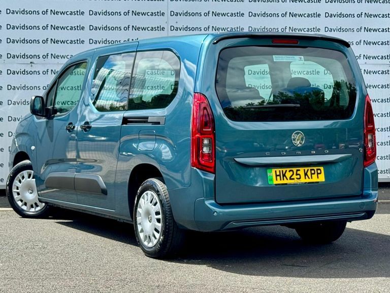 Vauxhall Combo-e Life 52Kwh Design XL Mpv 7.4Kw Charg Blue #4