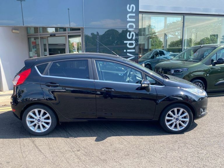 Ford Fiesta 1.0T Ecoboost Titanium Hatchback Black #2