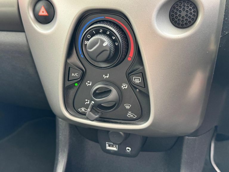 Toyota Aygo Aygo X-style Vvt-i Cvt White #21