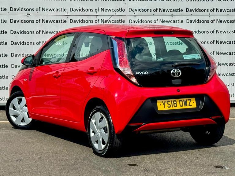Toyota Aygo 1.0 Vvt-i X-play Hatchback Euro Red #4