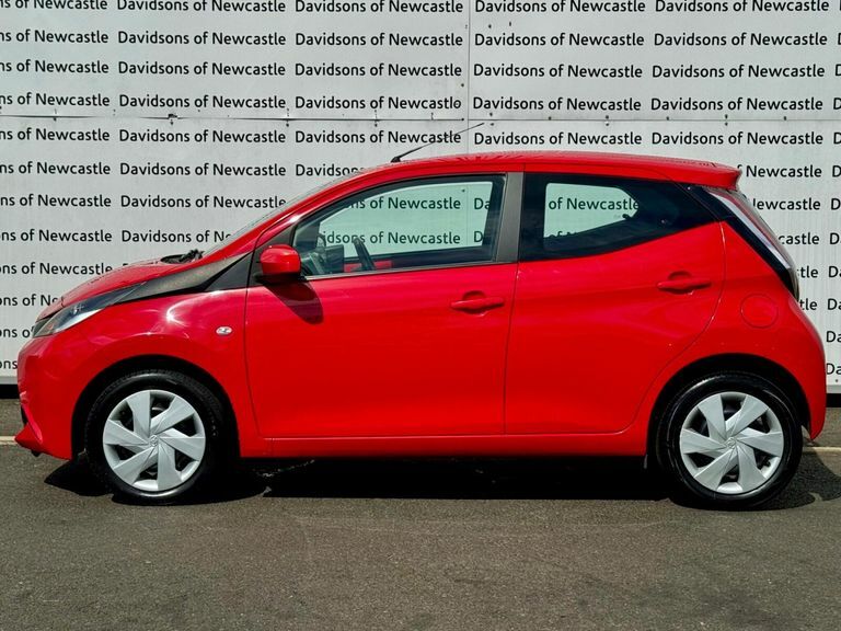 Toyota Aygo 1.0 Vvt-i X-play Hatchback Euro Red #6