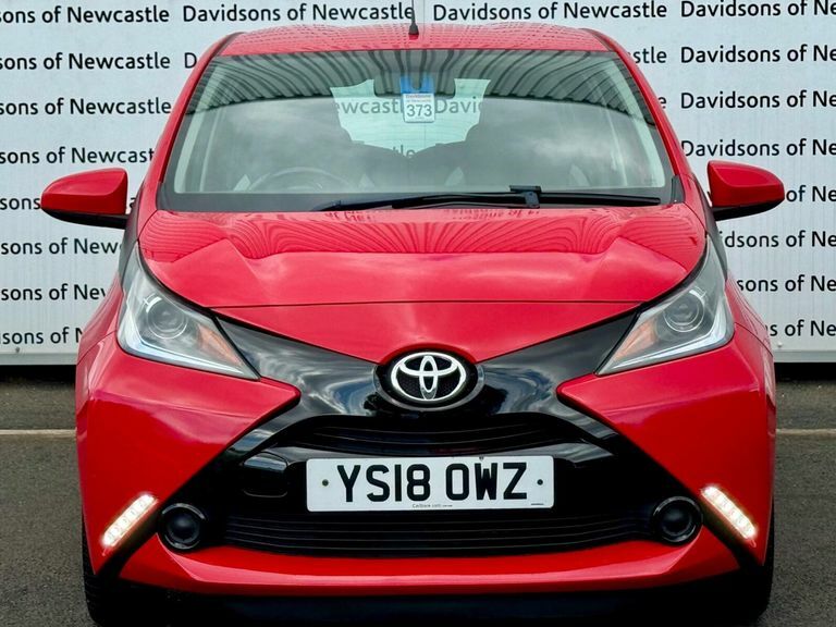 Toyota Aygo 1.0 Vvt-i X-play Hatchback Euro Red #2