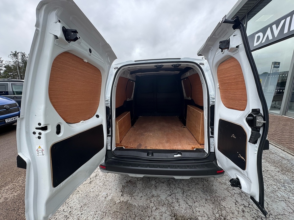 Nissan TOWNSTAR Acenta White #10