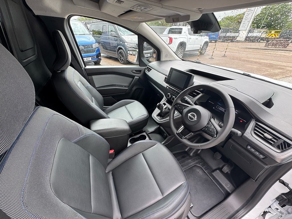Nissan TOWNSTAR Acenta White #9