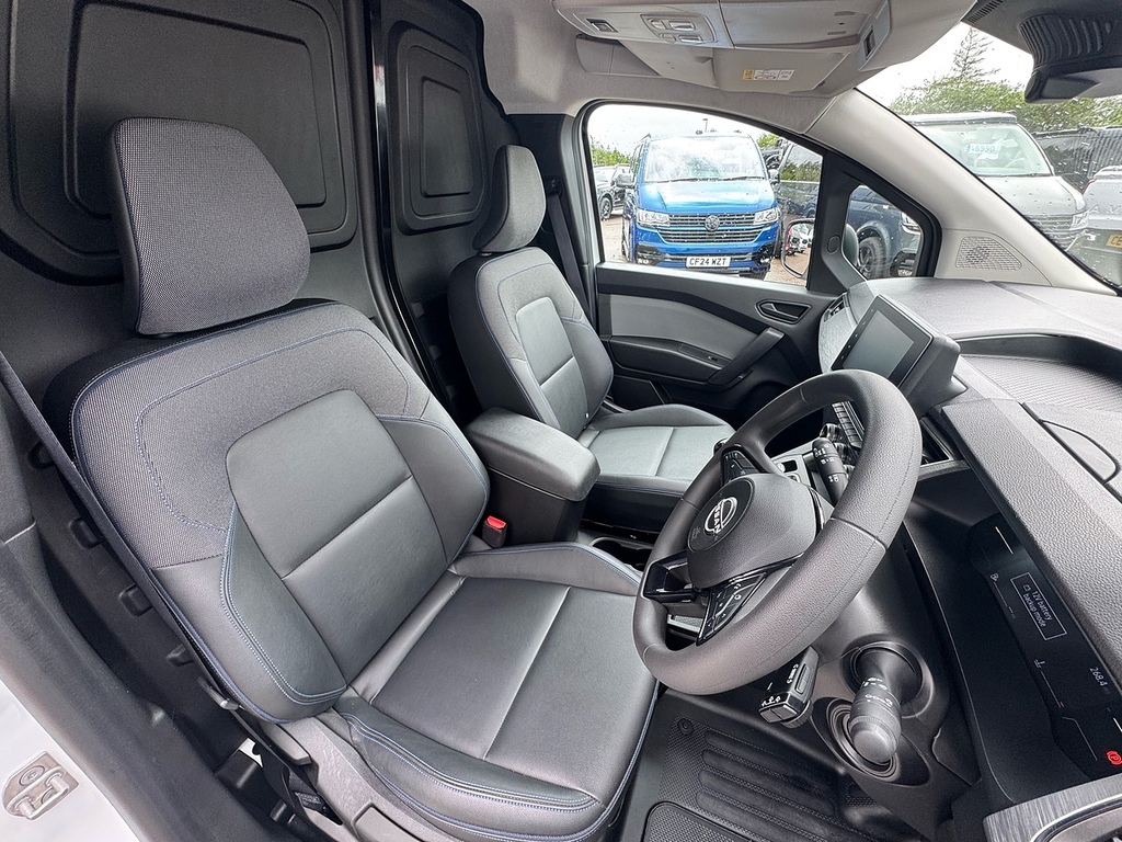 Nissan TOWNSTAR Acenta White #23