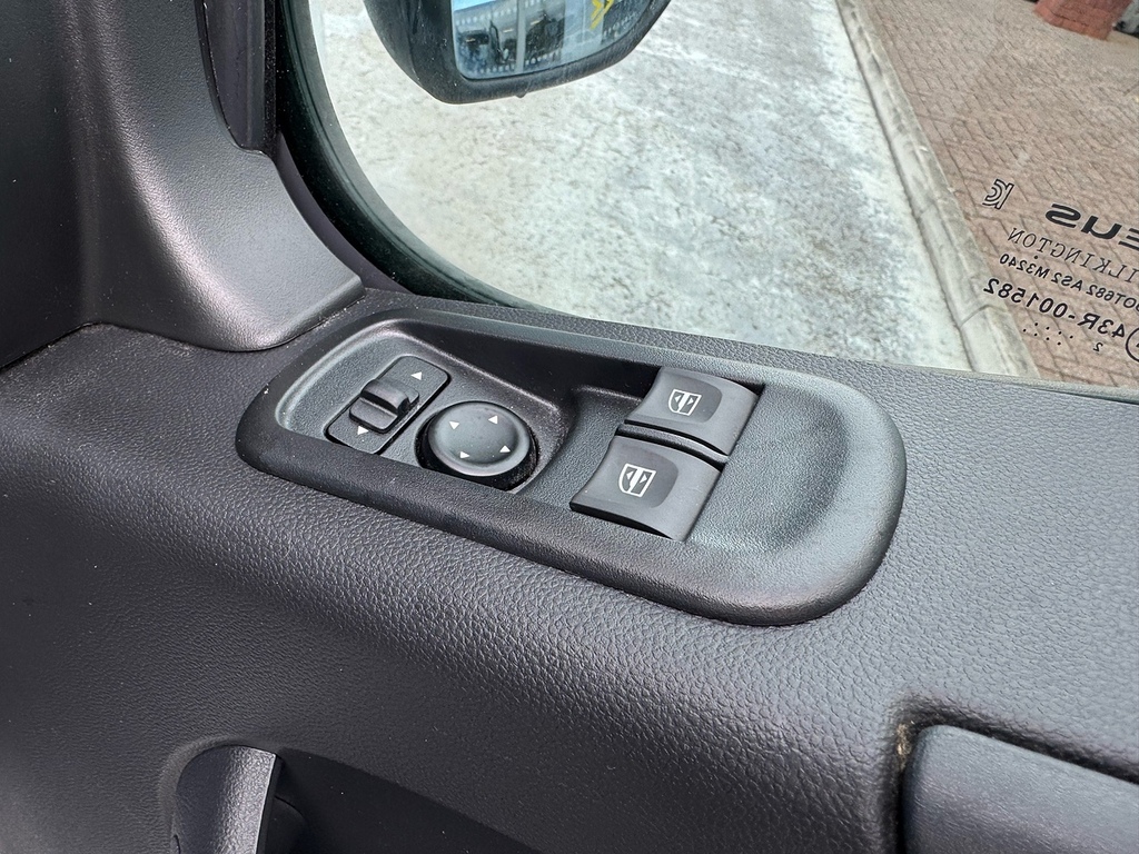 Nissan InterStar Dci Tekna L2h2 White #24