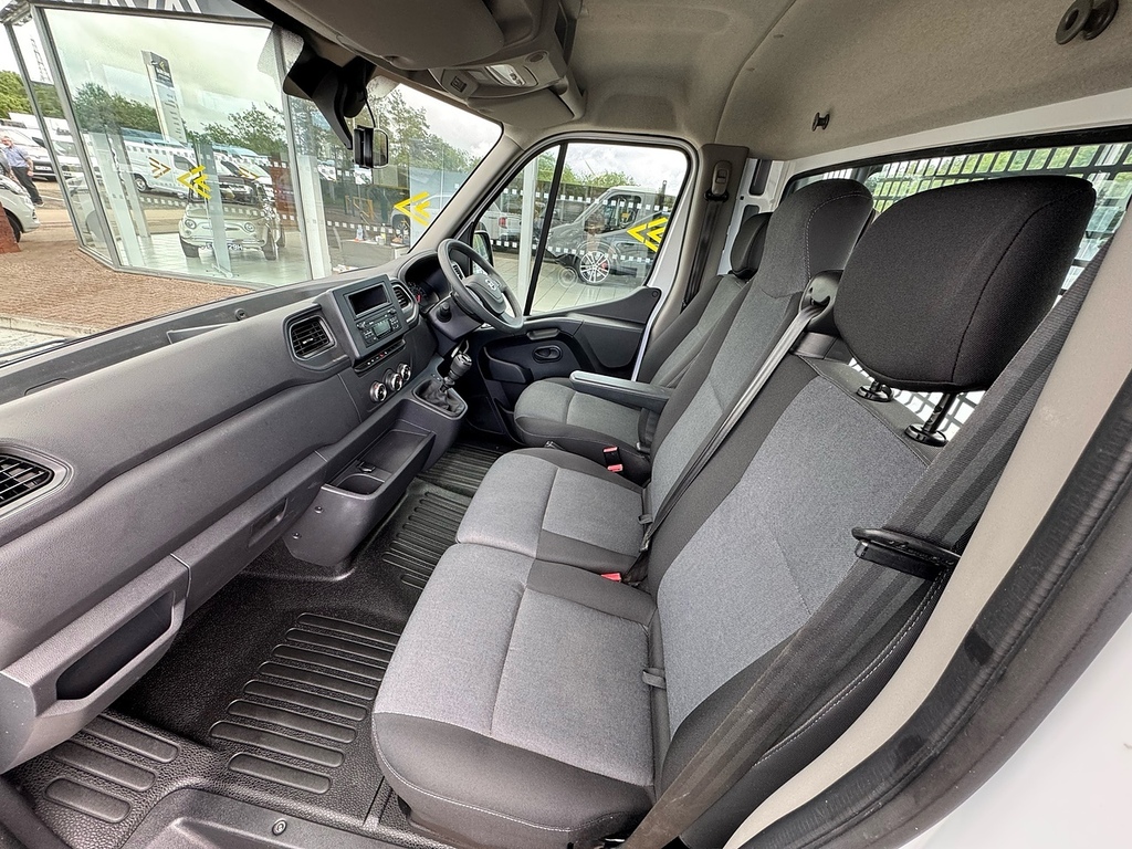 Nissan InterStar Dci Tekna L2h2 White #13