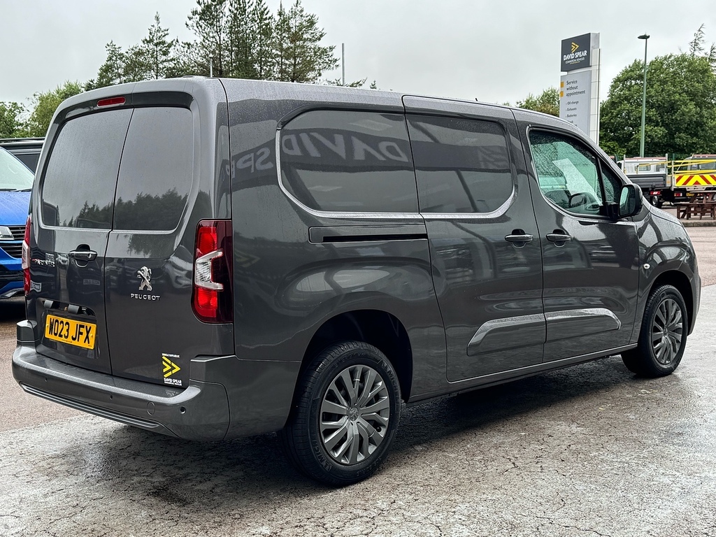 Peugeot Partner Bluehdi 950 Asphalt Premium 130Ps Lwb With Grey #2