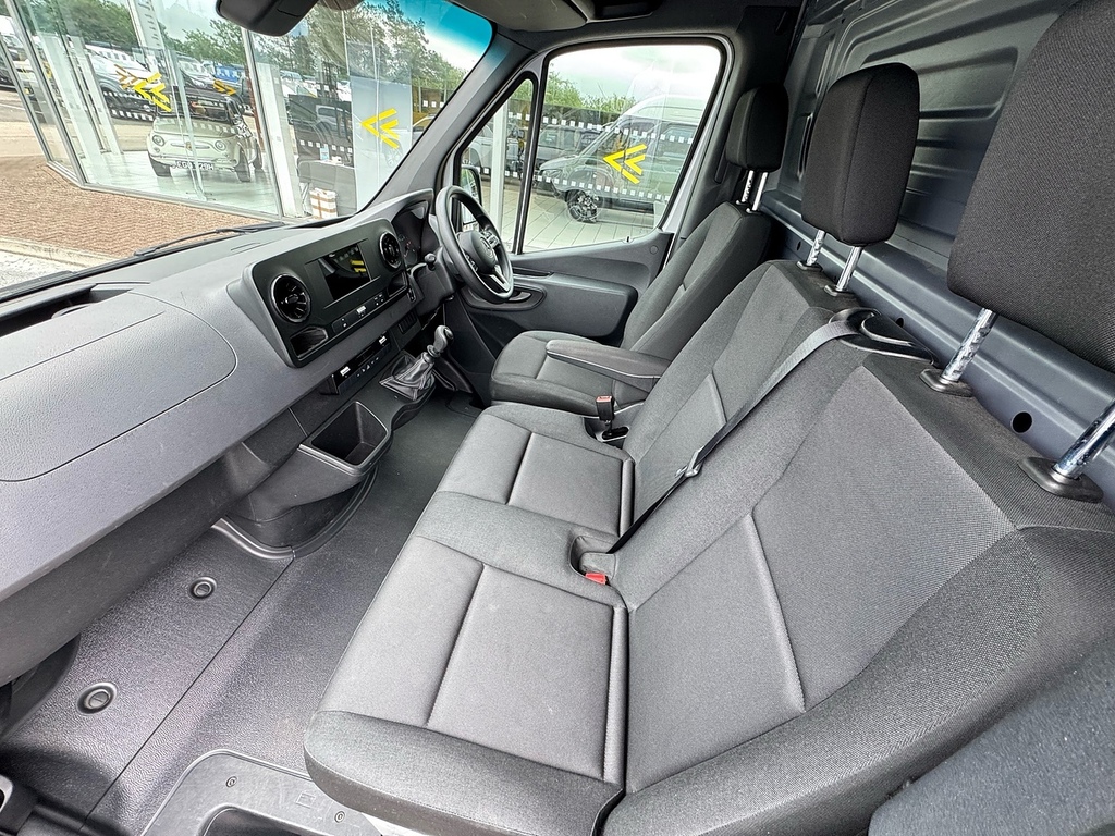 Mercedes-Benz Sprinter 315 L2 H2 Progressive Rwd White #23