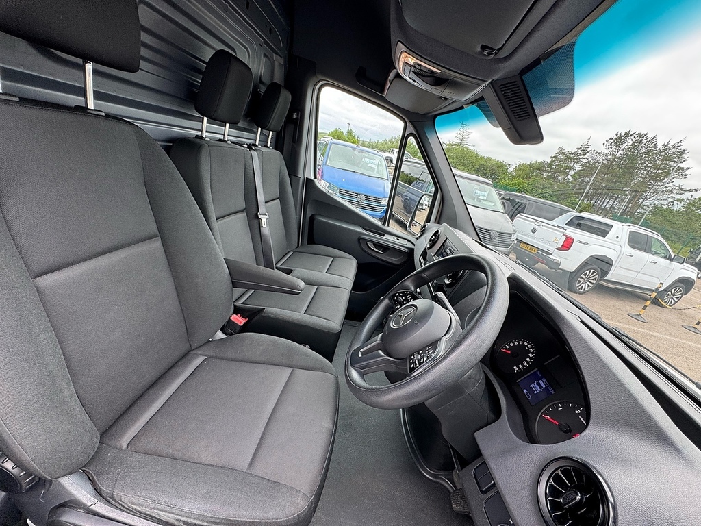 Mercedes-Benz Sprinter 315 L2 H2 Progressive Rwd White #24