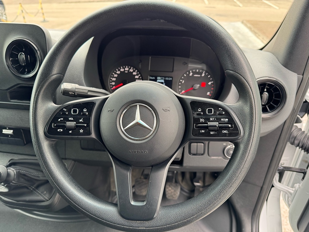 Mercedes-Benz Sprinter 315 L2 H2 Progressive Rwd White #11