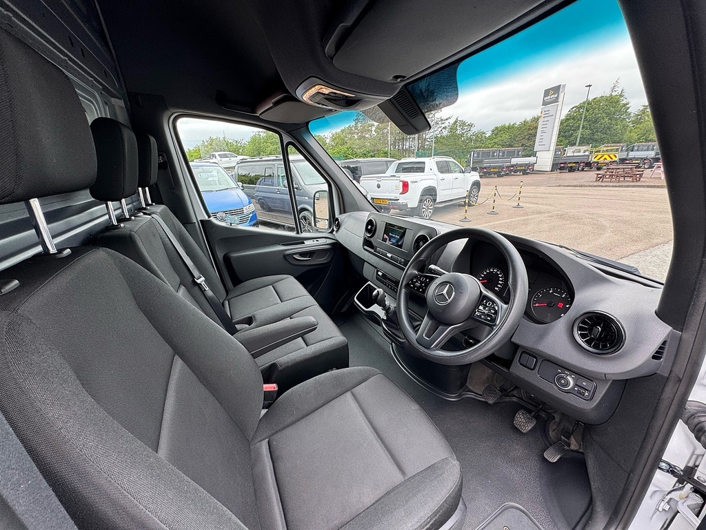 Mercedes-Benz Sprinter 315 L2 H2 Progressive Rwd White #9