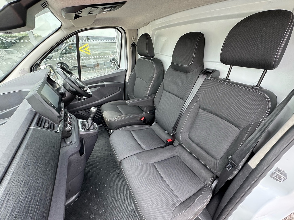 Nissan Primastar 2.0 Dci 150Ps H1 Tekna Van Black #7