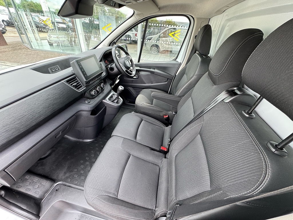 Nissan Primastar 2.0 Dci 150Ps H1 Tekna Van Black #19