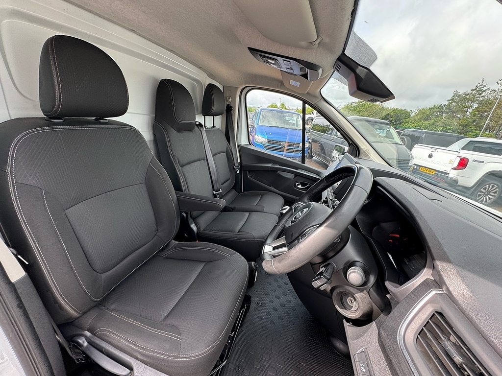 Nissan Primastar 2.0 Dci 150Ps H1 Tekna Van Black #22