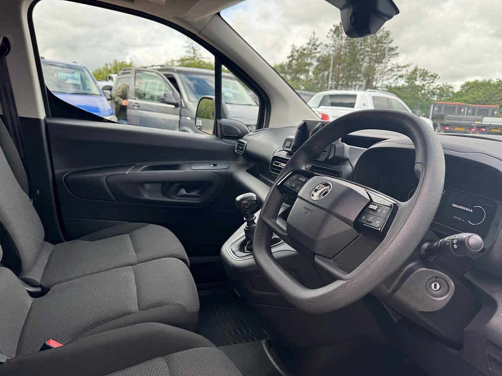 Vauxhall Combo Turbo D 2300 Prime 100Ps Swb With Air Con, Low Mil White #5