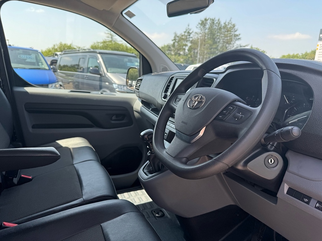 Toyota PROACE D Icon Mwb 120Ps With Air Con, Reverse Sensors S Black #5