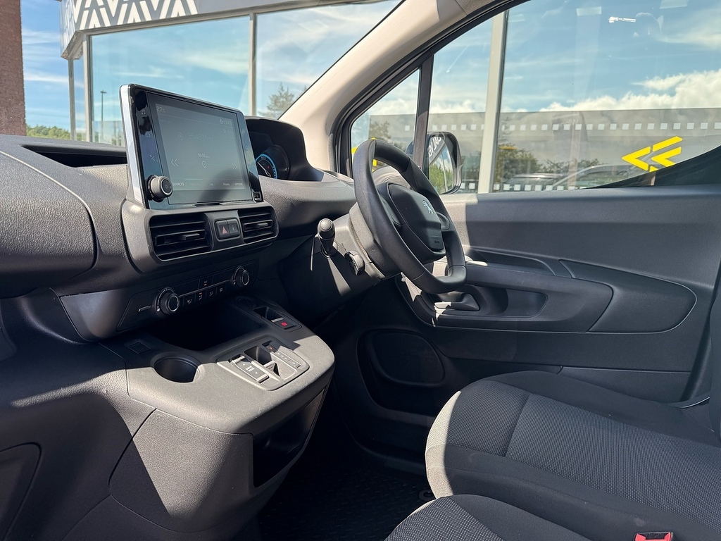 Peugeot E-Partner 50Kwh Professional Premium 750 White #16