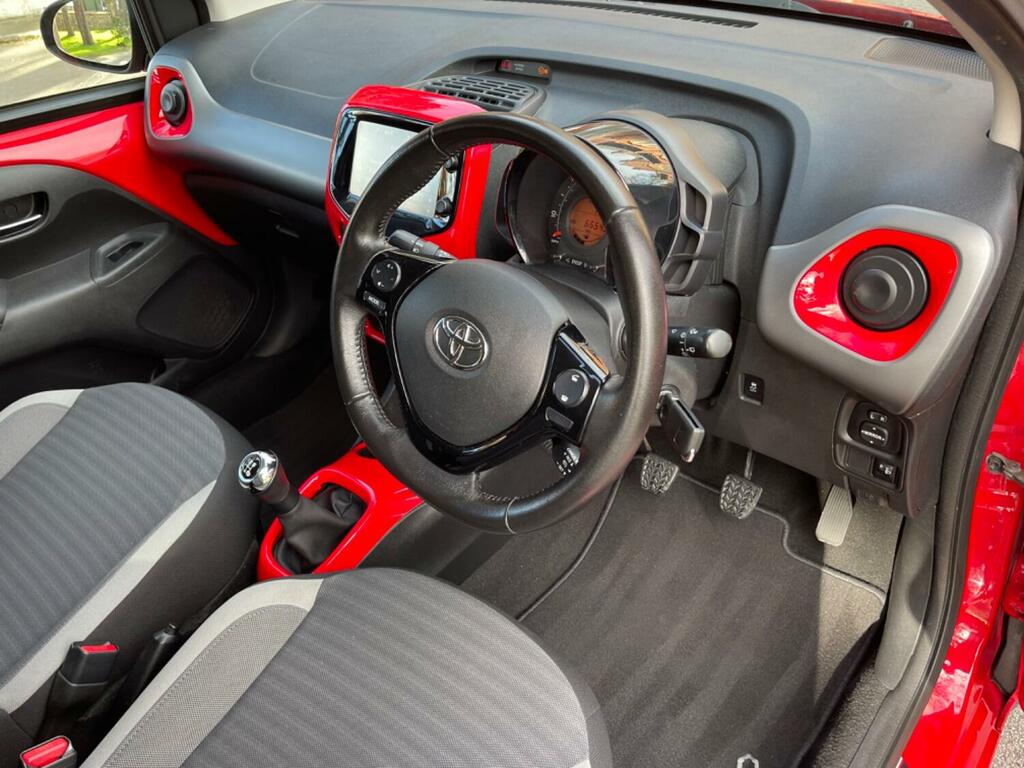 Toyota Aygo 1L X White #10